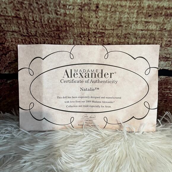 Madame Alexander Doll Natalie Authentic 2009 Avon Exclusive 18" Brunette w/ Box - Picture 3 of 4